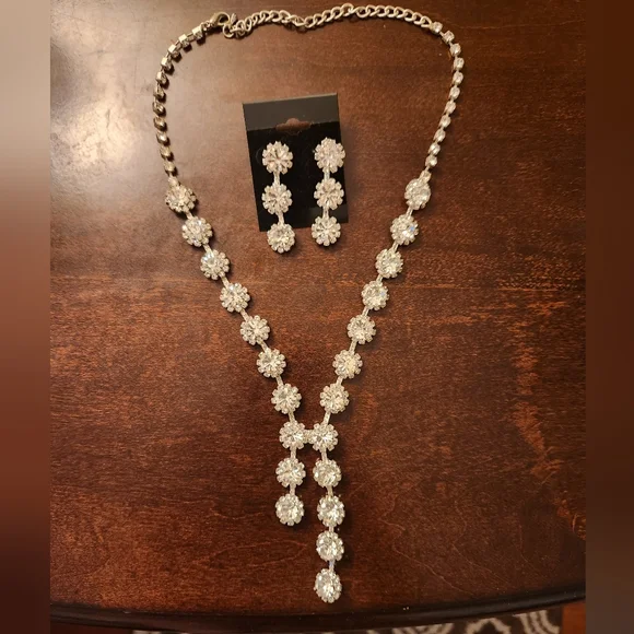 Ooh! Rhinestone Neckless and Earings Set - Picture 1 of 5